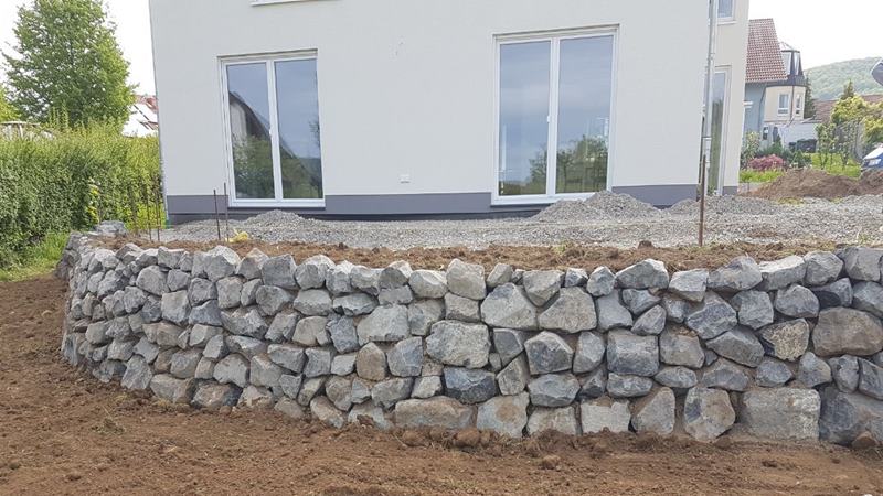 Natursteinmauer ehlen.jpg